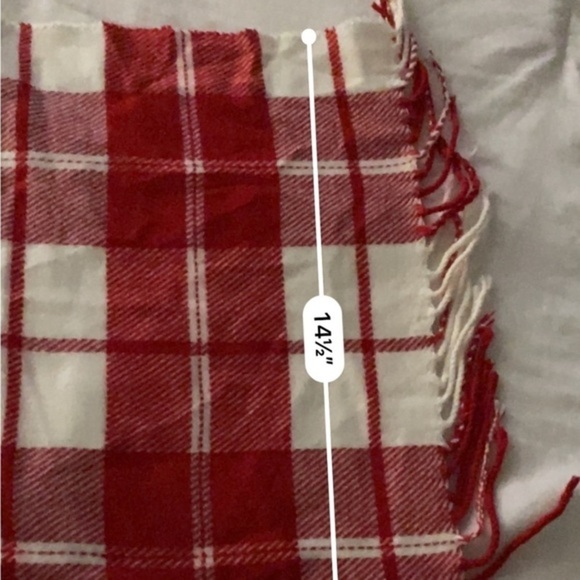 NWT Lands End Oblong plaid checked Scarf with tassels red and white - Picture 8 of 9